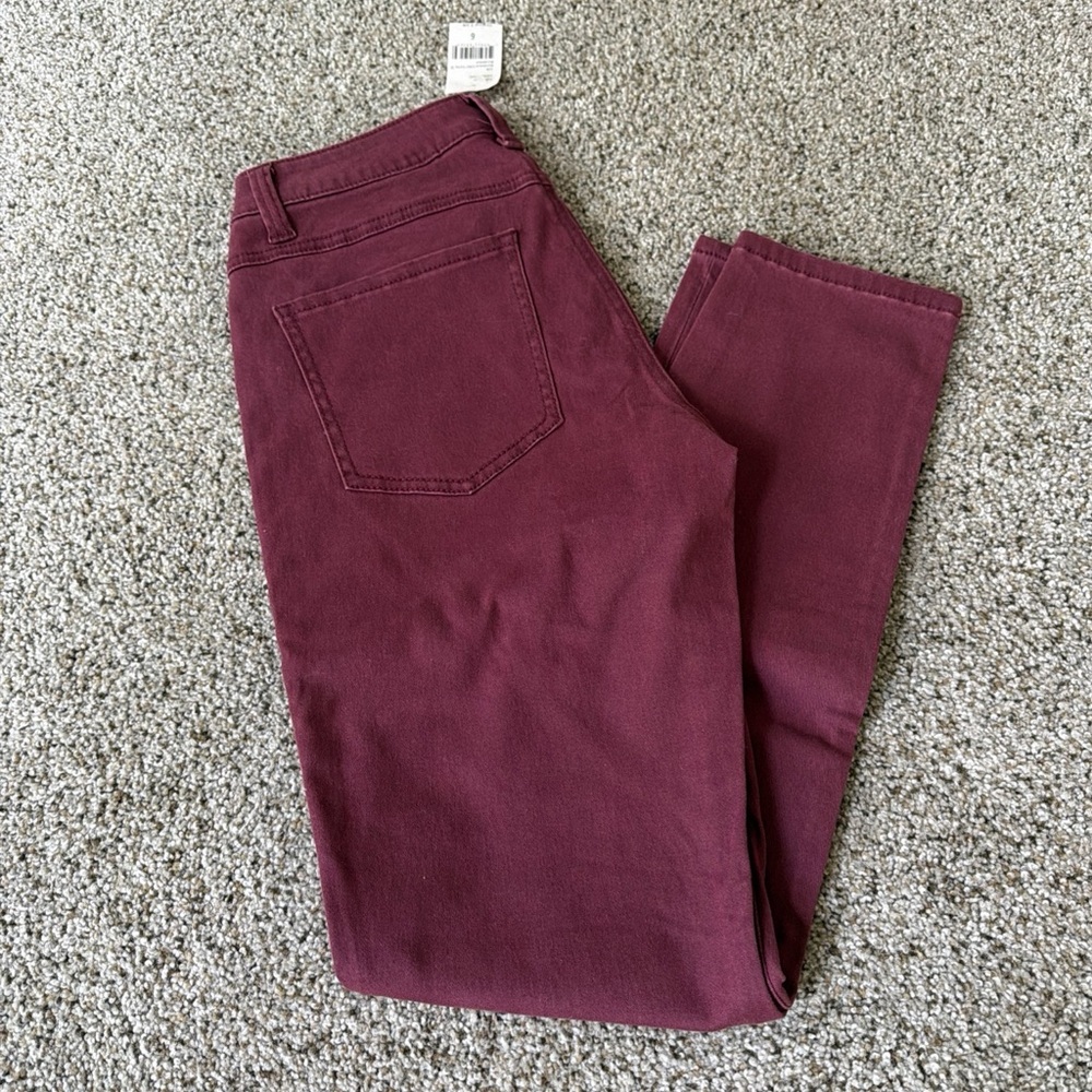 Cabi Style 126 Curvy Bordeaux Jeans, size 6, NWT, stretch